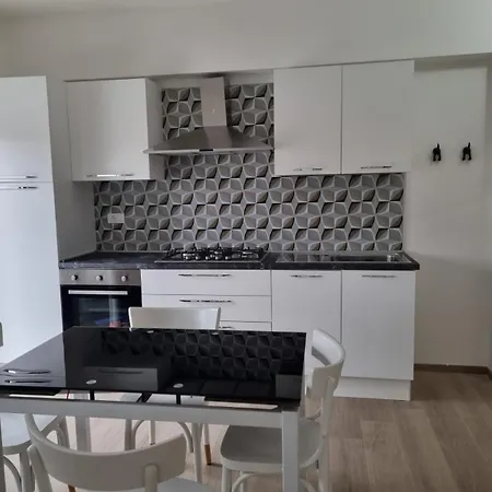 Appartamento Bilocale Nuovo, Attrezzato Con Bel Terrazzo A 2 Passi Dal Mare *