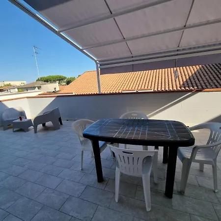 Bilocale Nuovo, Attrezzato Con Bel Terrazzo A 2 Passi Dal Mare Appartamento