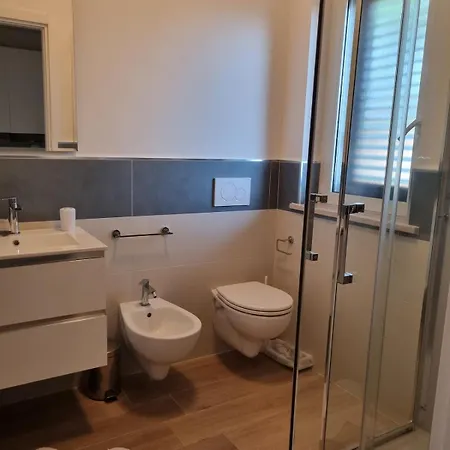 Appartamento Bilocale Nuovo, Attrezzato Con Bel Terrazzo A 2 Passi Dal Mare *