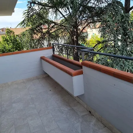 Appartamento Bilocale Nuovo, Attrezzato Con Bel Terrazzo A 2 Passi Dal Mare